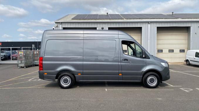 Mercedes-Benz Sprinter 315Cdi L2 Diesel Rwd 3.5t H2 Pro Van 9G-Tronic - Image 8